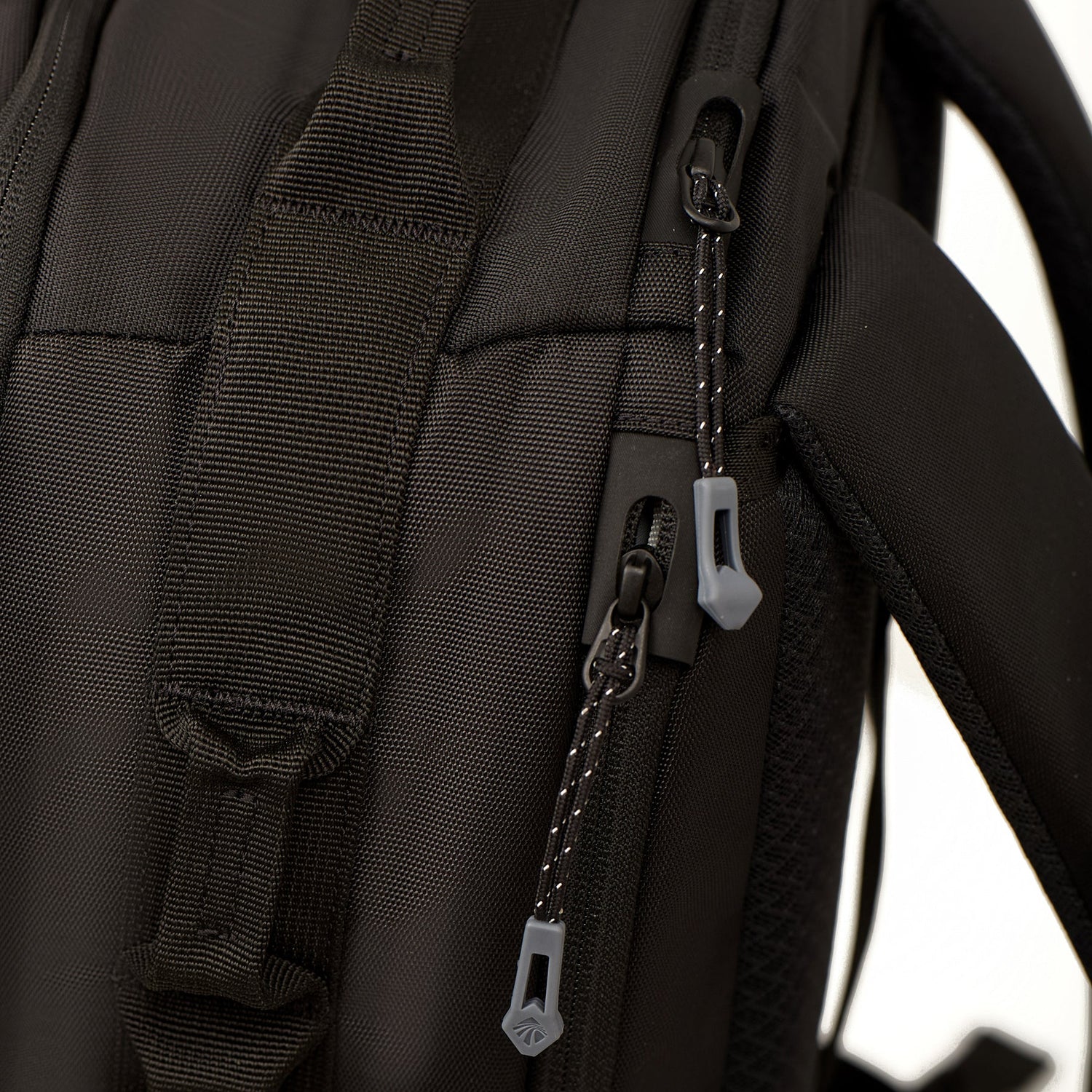 Tour Lite Travel Pack 28L - BLACK